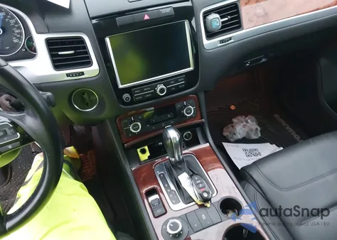 2011 Volkswagen Touareg Tdi Lux z USA, uszkodzony, nr VIN WVGFK9BP1BD001992